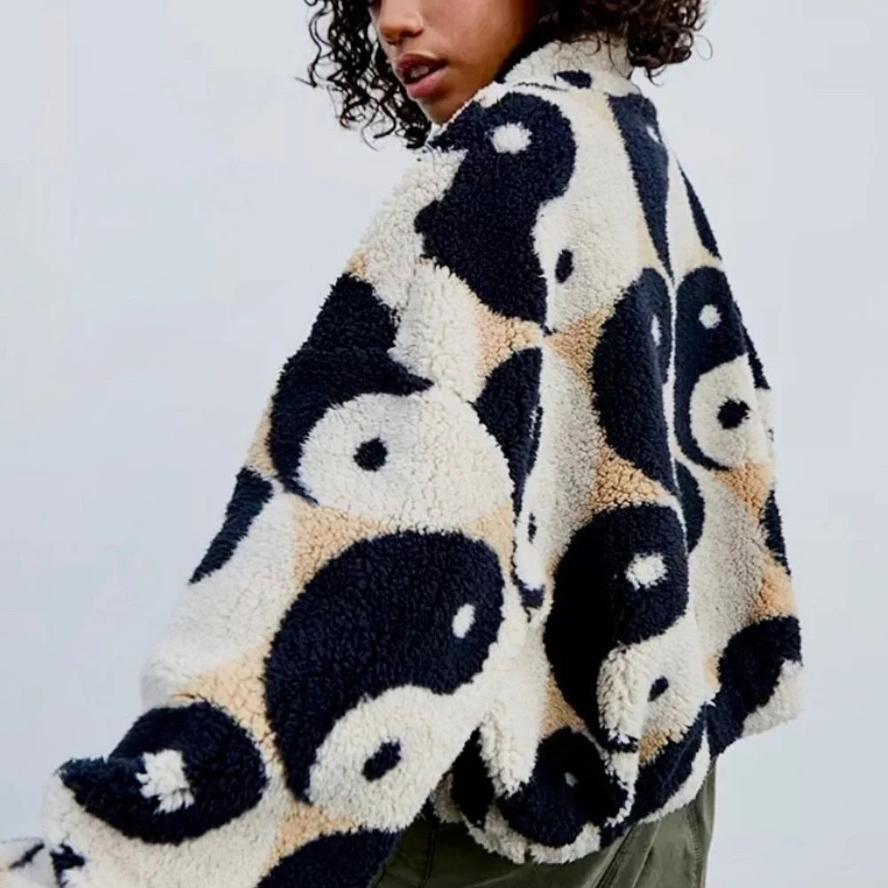 Urban Outfitters Olivia Print Sherpa Jacket Yin Yang Fleece Black Ivory S - Picture 3 of 7